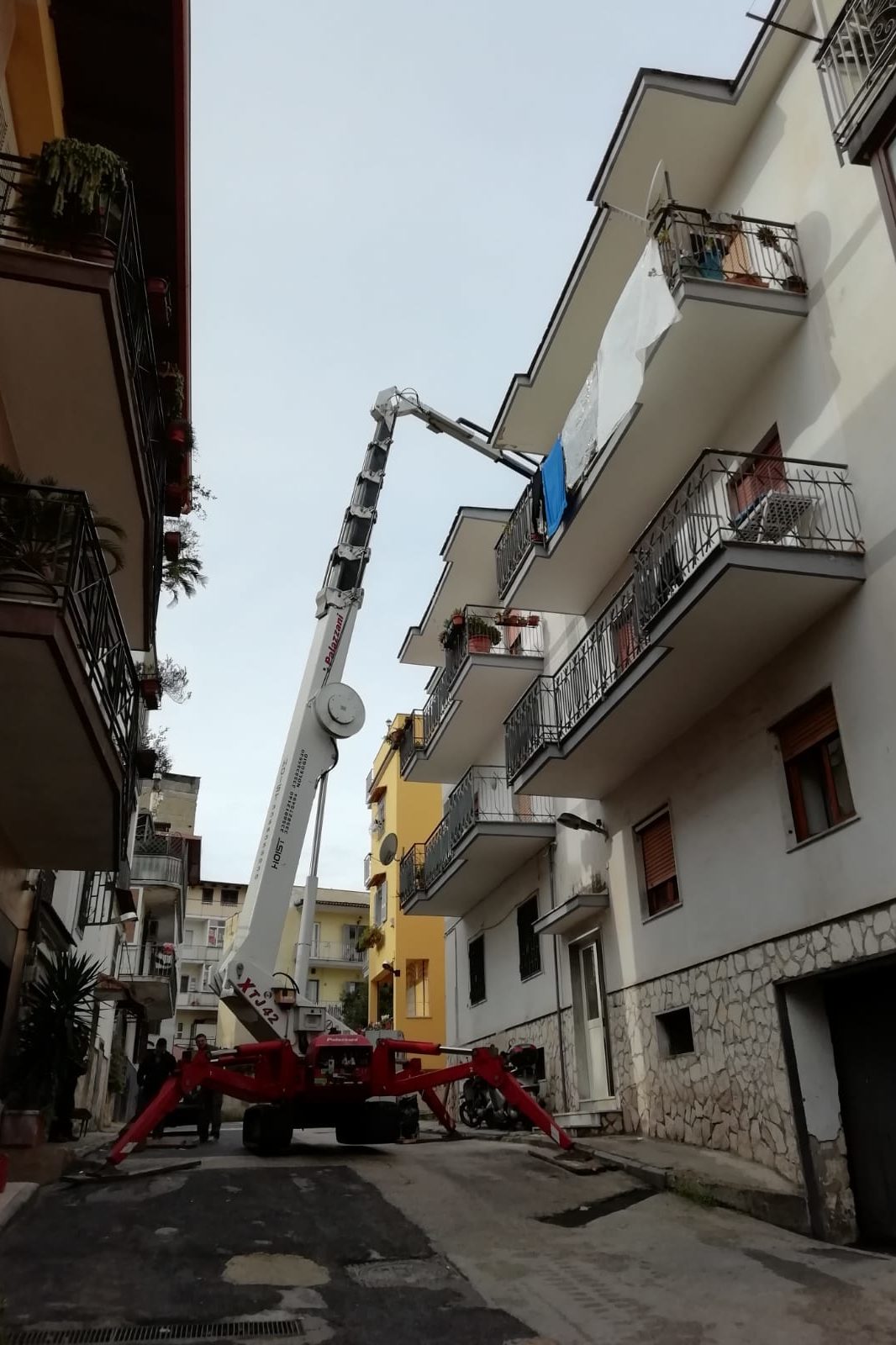 Vittoria al Tar Napoli: rimosso l'impianto a banda larga | FOTO e VIDEO